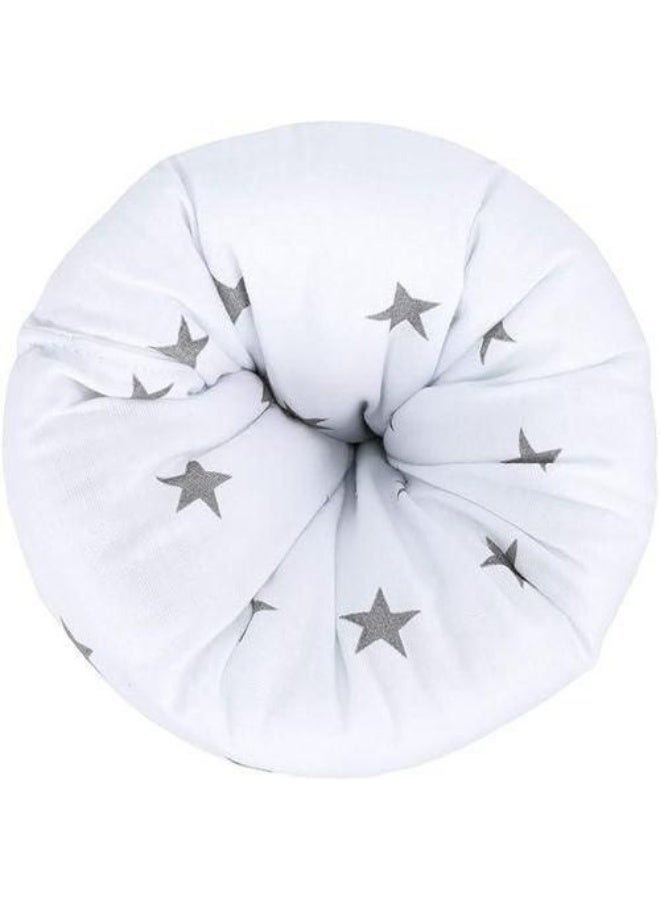 وسادة رضاعة صغيرة بقطر 20 سم - وسادة ذراع قطنية صغيرة للرضاعة الطبيعية وزجاجات التغذية أثناء التنقل بنجوم بيضاء - Image 2